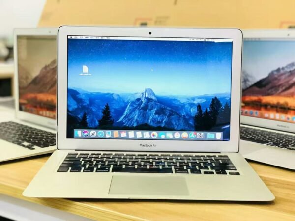 MacBook Air MD231 intel core i5 1.8ghz processor 4g ram 13.3inch