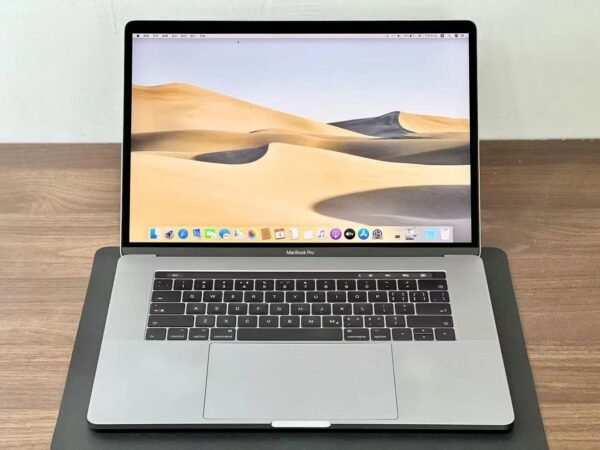 2017 MacBook Pro TR2 intel core i7 fast processor  16g ram 512g SSD intel HD graphic 2G 15inch touch Bar