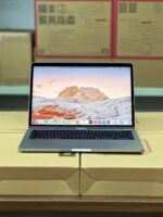 2017 MacBook Pro XX2 intel core i5 3.1ghz fast processor 8gb ram 512gb SSD intel HD 650 graphic 13.3inch Retina display