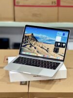 2020 MacBook Pro K32 intel core i5 1.4ghz fast processor 8g ram 256g SSD 13.3inch Retina display, Touch bar - Image 3