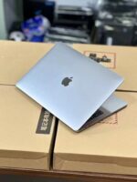 2019 MacBook Pro HP2 intel core i5 fast processor  256gb SSD 13.3 inch Touch Bar - Image 3