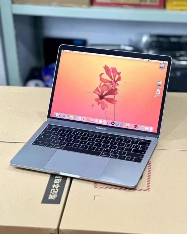 2019 MacBook Pro HP2 intel core i5 fast processor  256gb SSD 13.3 inch Touch Bar